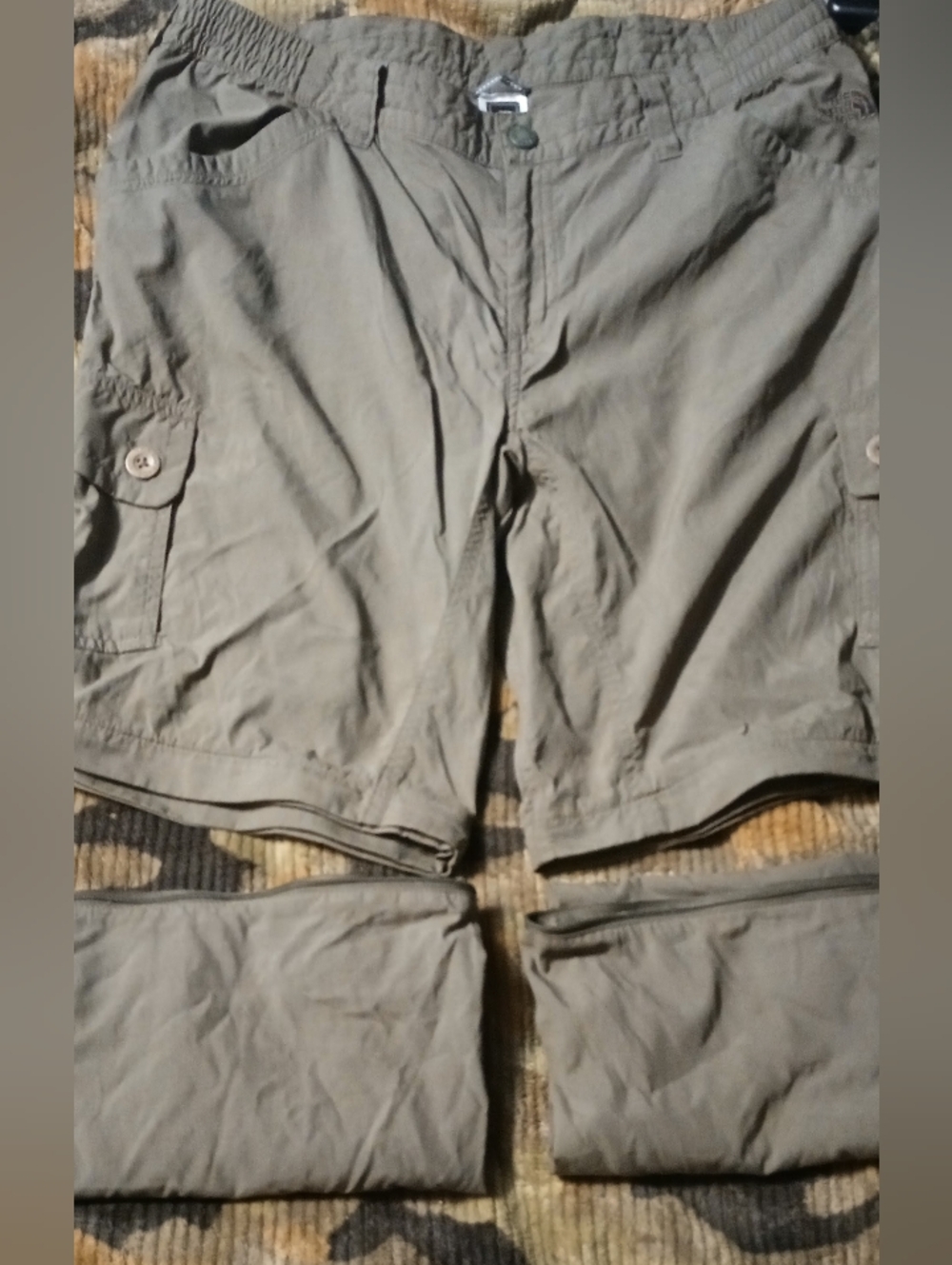 The North Face Embroidered Logo Pants/Shorts in Olive Gray